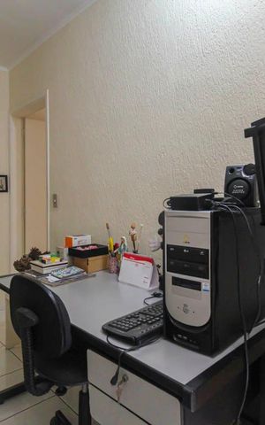 Casa à venda com 250m², 4 quartos e 4 vagas Casa à venda com 250m², 4 quartos e 4 vagasEscritorio