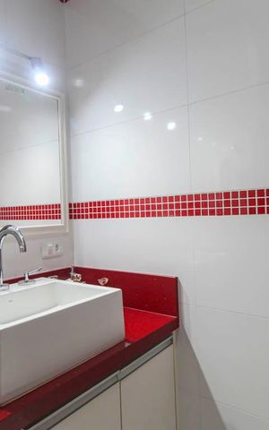 Casa à venda com 250m², 4 quartos e 4 vagas Casa à venda com 250m², 4 quartos e 4 vagasBanheiro