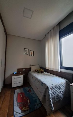 Casa de condomínio à venda com 231m², 3 quartos e 4 vagas Casa de condomínio à venda com 231m², 3 quartos e 4 vagasQuarto