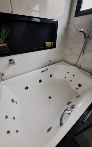 Casa de condomínio à venda com 231m², 3 quartos e 4 vagas Casa de condomínio à venda com 231m², 3 quartos e 4 vagasBanheiro