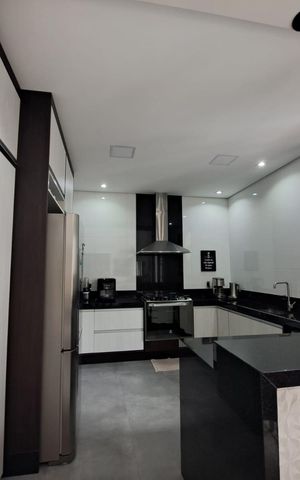 Casa de condomínio à venda com 231m², 3 quartos e 4 vagas Casa de condomínio à venda com 231m², 3 quartos e 4 vagasCozinha