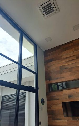 Casa de condomínio à venda com 231m², 3 quartos e 4 vagas Casa de condomínio à venda com 231m², 3 quartos e 4 vagasSala
