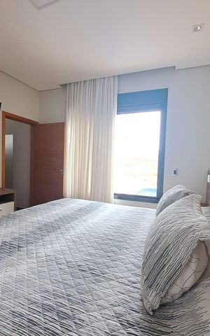 Casa de condomínio à venda com 231m², 3 quartos e 4 vagas Casa de condomínio à venda com 231m², 3 quartos e 4 vagasQuarto