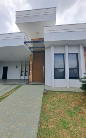 Casa de condomínio à venda com 231m², 3 quartos e 4 vagas Casa de condomínio à venda com 231m², 3 quartos e 4 vagasFachada