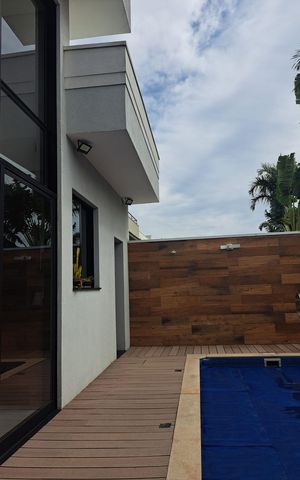 Casa de condomínio à venda com 231m², 3 quartos e 4 vagas Casa de condomínio à venda com 231m², 3 quartos e 4 vagasÁrea externa