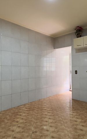 Casa à venda com 170m², 2 quartos e 2 vagas Casa à venda com 170m², 2 quartos e 2 vagasCozinha e Área de Serviço
