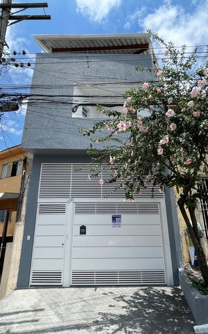 Casa à venda com 280m², 3 quartos e 1 vaga Casa à venda com 280m², 3 quartos e 1 vagaFachada + Placa