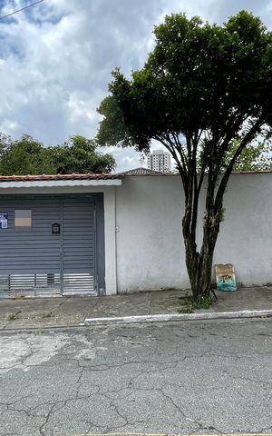 Casa à venda com 302m², 3 quartos e 6 vagas Casa à venda com 302m², 3 quartos e 6 vagasFachada + Placa