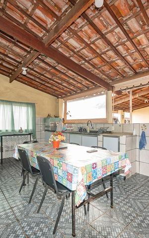 Casa à venda com 240m², 4 quartos e 7 vagas