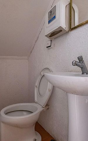 Casa à venda com 140m², 4 quartos e 1 vaga Casa à venda com 140m², 4 quartos e 1 vagaLavabo