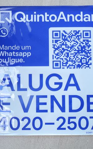 Apartamento à venda com 36m², 2 quartos e 1 vagaPlaca instalada no vidro frontal do prédio - código da placa: EGWY - 431