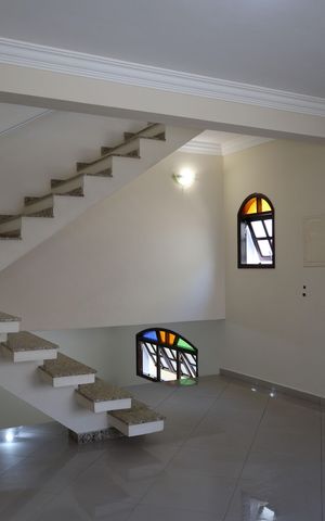Casa à venda com 131m², 3 quartos e 2 vagas