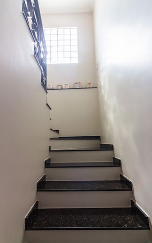 Casa à venda com 174m², 3 quartos e 3 vagasEscada