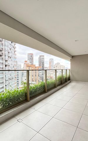 Apartamento à venda com 150m², 3 quartos e 2 vagas Apartamento à venda com 150m², 3 quartos e 2 vagasVaranda