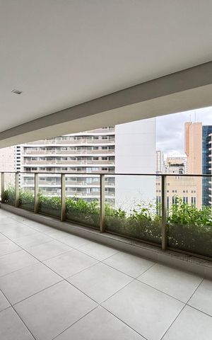 Apartamento à venda com 150m², 3 quartos e 2 vagas Apartamento à venda com 150m², 3 quartos e 2 vagasVaranda