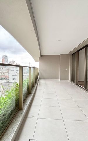 Apartamento à venda com 150m², 3 quartos e 2 vagas Apartamento à venda com 150m², 3 quartos e 2 vagasVaranda