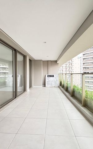 Apartamento à venda com 150m², 3 quartos e 2 vagas Apartamento à venda com 150m², 3 quartos e 2 vagasVaranda