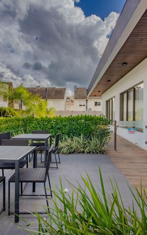 Casa de condomínio à venda com 210m², 3 quartos e 3 vagas Casa de condomínio à venda com 210m², 3 quartos e 3 vagasÁrea comum - Piscina