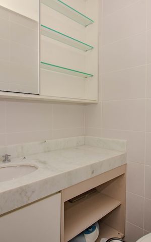 Casa de condomínio à venda com 210m², 3 quartos e 3 vagas Casa de condomínio à venda com 210m², 3 quartos e 3 vagasBanheiro da Suíte 2