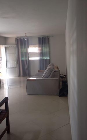Casa à venda com 100m², 4 quartos e 2 vagasSala