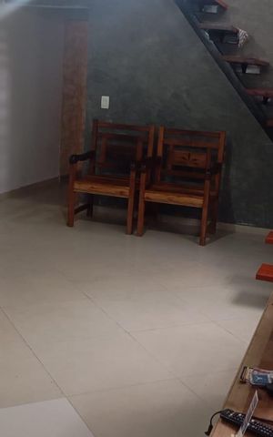 Casa à venda com 100m², 4 quartos e 2 vagasSala