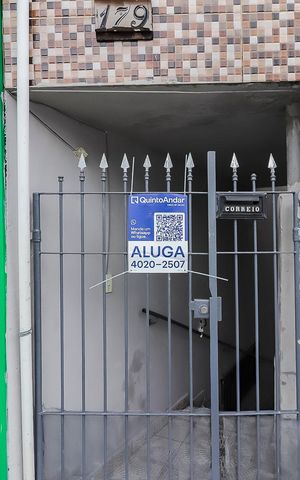 Casa para alugar com 85m², 2 quartos e sem vagaPlaca instalada no portão do imóvel - Código FPOT-787