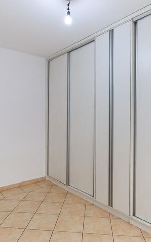 Casa à venda com 180m², 2 quartos e 2 vagas Casa à venda com 180m², 2 quartos e 2 vagasQuarto 2