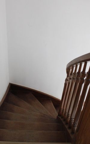 Casa à venda com 120m², 5 quartos e 2 vagasEscada 1