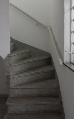 Casa à venda com 120m², 5 quartos e 2 vagasEscada 2