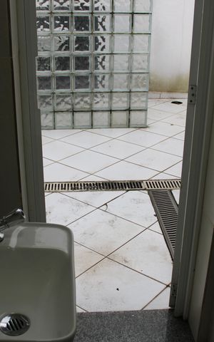 Casa à venda com 120m², 5 quartos e 2 vagasBanheiro 1