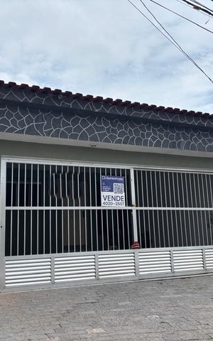 Casa à venda com 65m², 2 quartos e 2 vagasFachada 