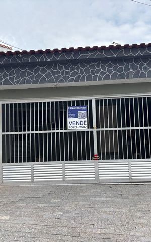 Casa à venda com 65m², 2 quartos e 2 vagasFachada 