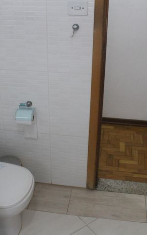 Casa à venda com 200m², 3 quartos e 2 vagasBanheiro 1