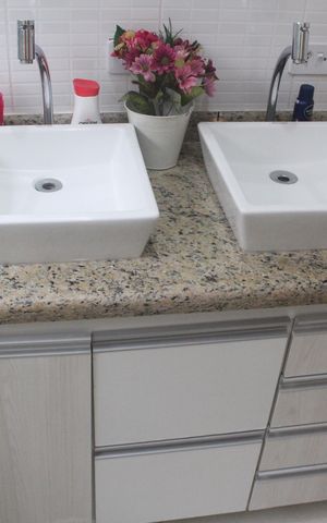Casa à venda com 200m², 3 quartos e 2 vagasBanheiro 1