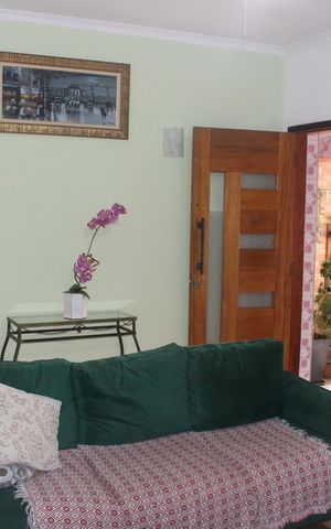 Casa à venda com 200m², 3 quartos e 2 vagasSala