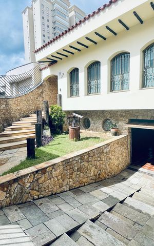 Casa para alugar com 496m², 5 quartos e 8 vagas