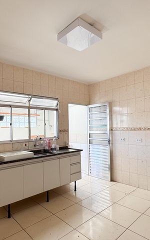 Casa para alugar com 70m², 4 quartos e 2 vagas Casa para alugar com 70m², 4 quartos e 2 vagasCozinha
