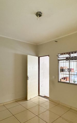 Casa para alugar com 70m², 4 quartos e 2 vagas Casa para alugar com 70m², 4 quartos e 2 vagasSala