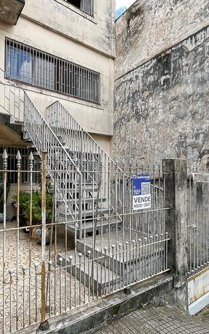 Casa à venda com 303m², 5 quartos e 3 vagasFachada + plaquinha