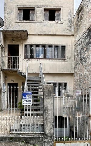 Casa à venda com 303m², 5 quartos e 3 vagasFachada + plaquinha