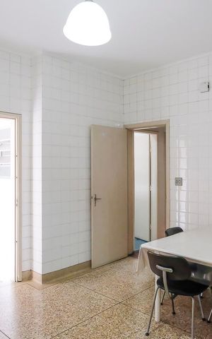 Casa à venda com 303m², 5 quartos e 3 vagasCozinha casa 1