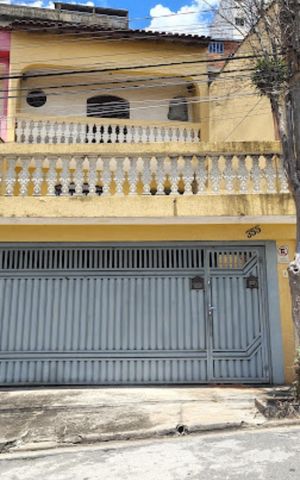 Casa à venda com 147m², 4 quartos e 2 vagas Casa à venda com 147m², 4 quartos e 2 vagasFachada