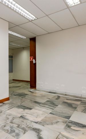 Casa para alugar com 240m², 3 quartos e 2 vagas Casa para alugar com 240m², 3 quartos e 2 vagasSala
