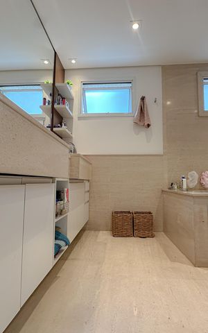 Apartamento à venda com 190m², 3 quartos e 4 vagasBanheiro Suíte 1