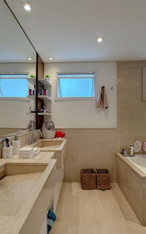 Apartamento à venda com 190m², 3 quartos e 4 vagasBanheiro Suíte 1