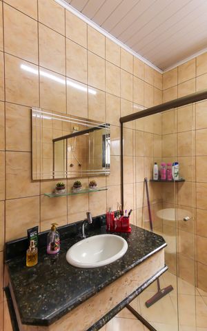 Casa à venda com 160m², 5 quartos e 1 vaga Casa à venda com 160m², 5 quartos e 1 vagaBanheiro
