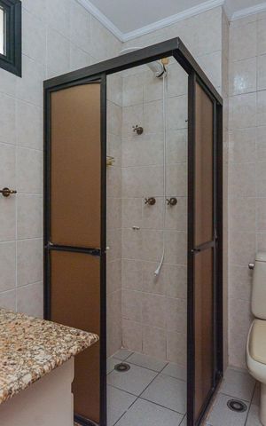 Casa à venda com 195m², 4 quartos e 4 vagas Casa à venda com 195m², 4 quartos e 4 vagasBanheiro 2