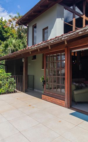 Casa à venda com 208m², 3 quartos e 3 vagasVaranda