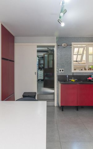 Casa à venda com 208m², 3 quartos e 3 vagasCozinha e Área de Serviço