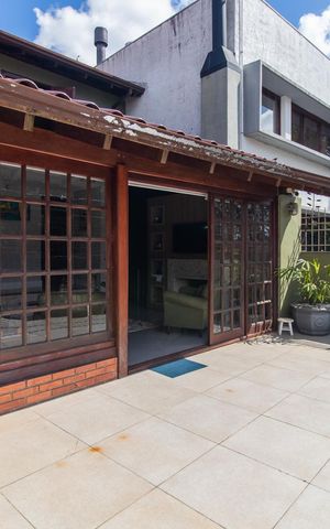 Casa à venda com 208m², 3 quartos e 3 vagasVaranda